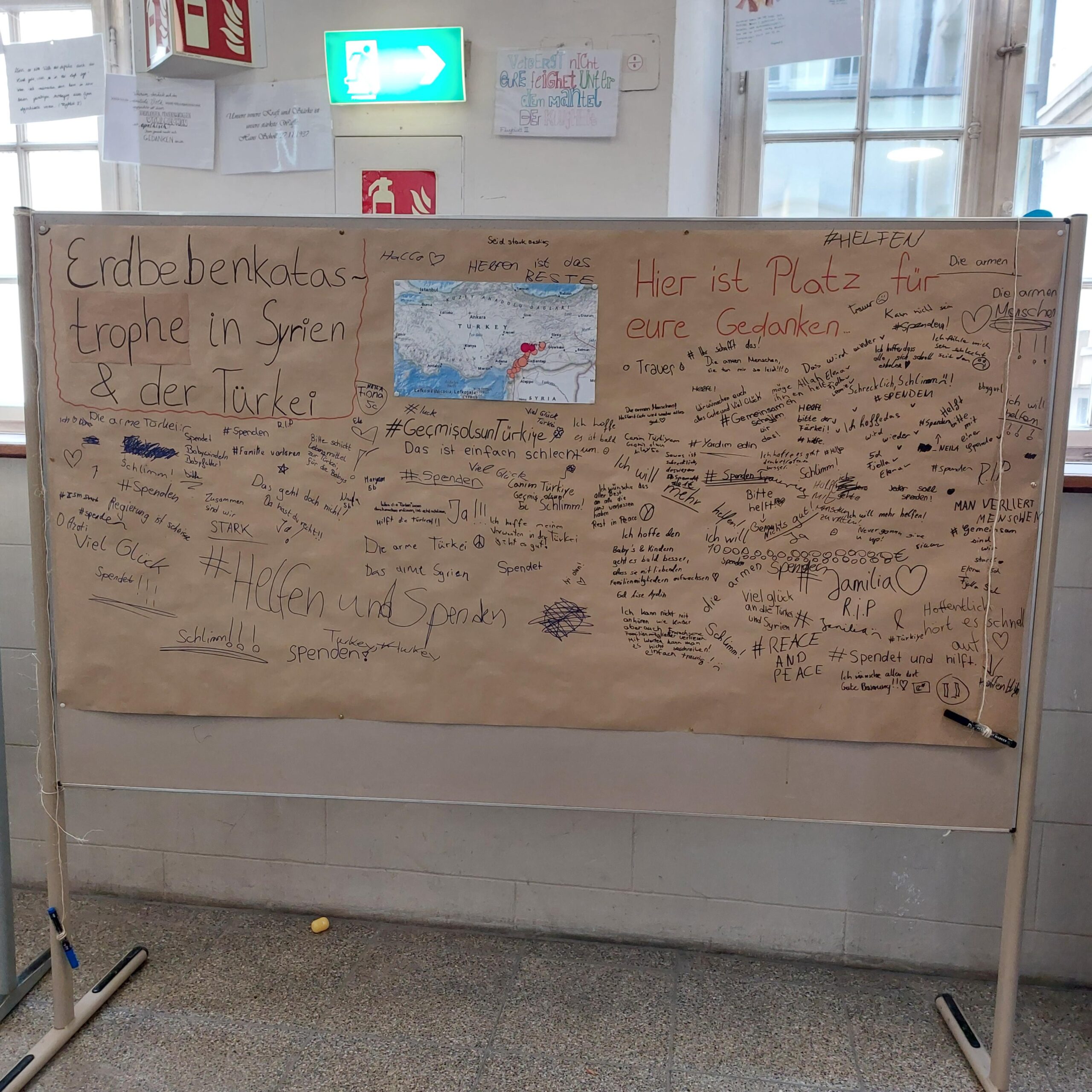 Gedenkwand im Hans und Sophie Scholl-Gymnasium